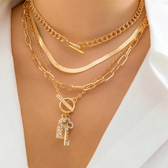 Delilah Wear Jewelry - Trendy Gold Layered Necklace with Multiple Chains